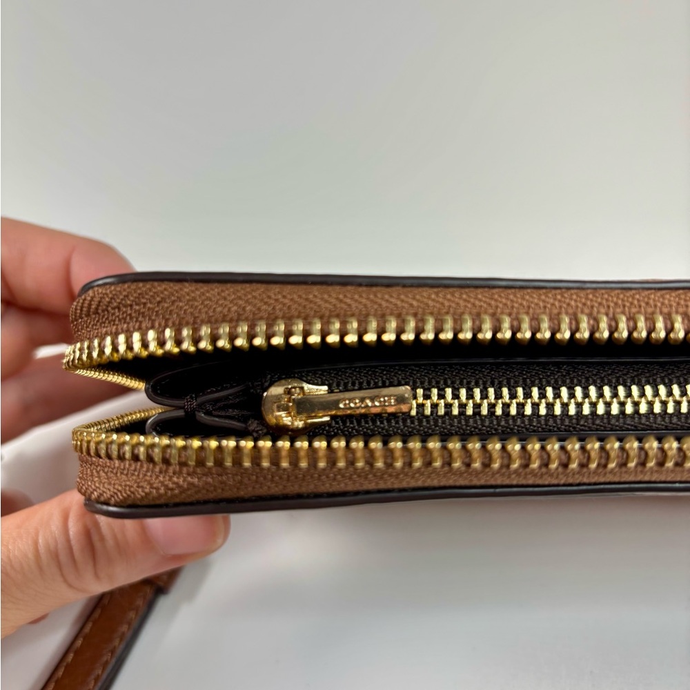 COACH Accordion Zip Wallet With Wristlet Strap‎ In Leather Brown - Picture 9 of 9